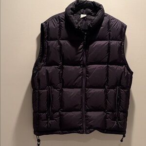 GAP Men's down black Puffer Vest
Size Medium